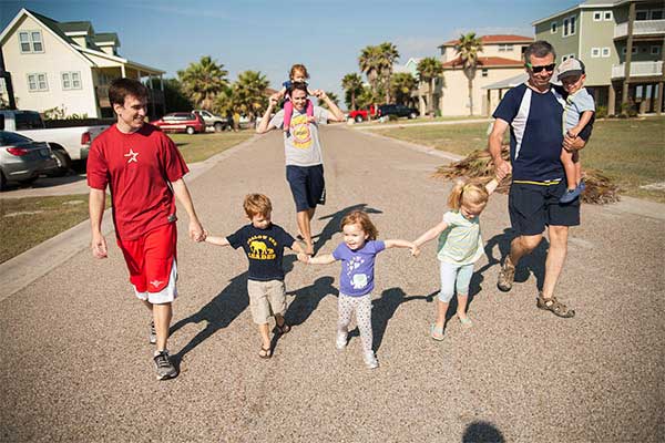 How to Photograph Family Gatherings