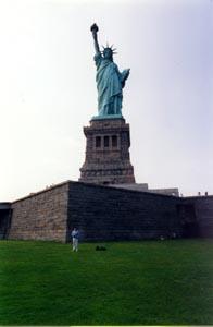With a wide-angle lens, we can get Joe and the Statue in the same frame, like this. What's the problem here? Now the Statue's big, but Joe's so tiny we can barely see him. © Chuck DeLaney, NYIP Dean